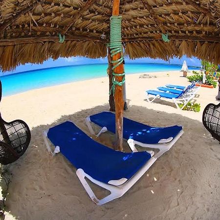 Rollezz Villas Beach Resort Old Bight エクステリア 写真