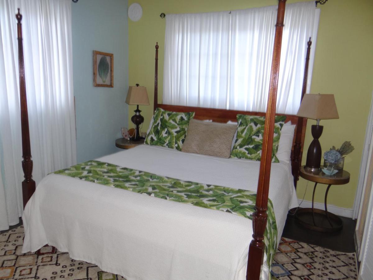Rollezz Villas Beach Resort Old Bight エクステリア 写真