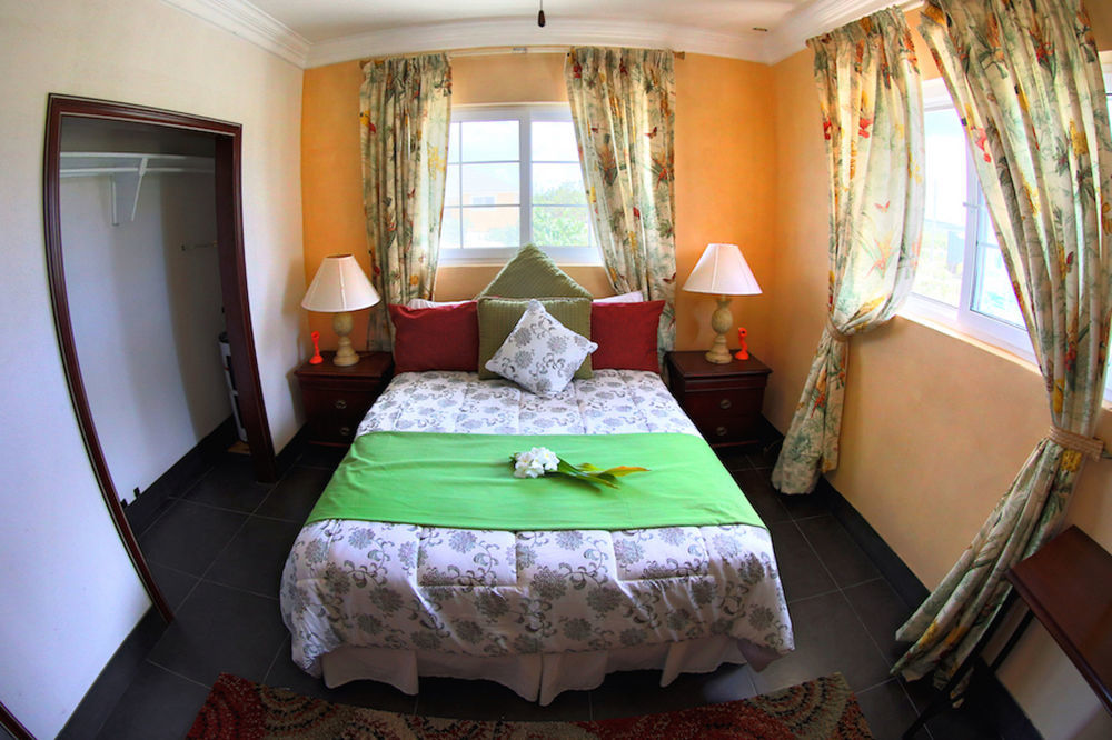 Rollezz Villas Beach Resort Old Bight エクステリア 写真