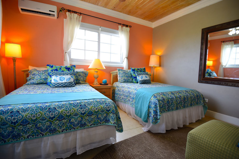 Rollezz Villas Beach Resort Old Bight エクステリア 写真